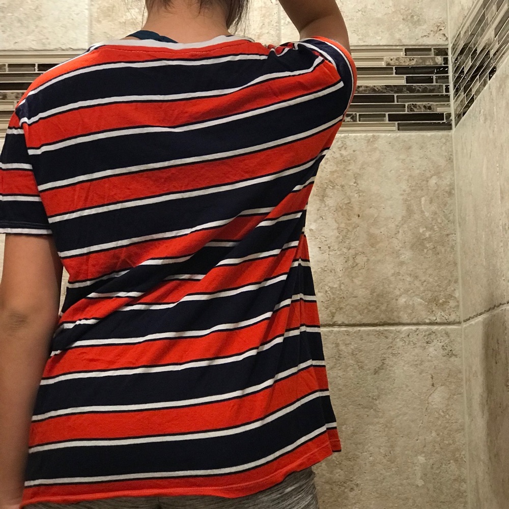 Guess T-shirt’s - Picture 2 of 3
